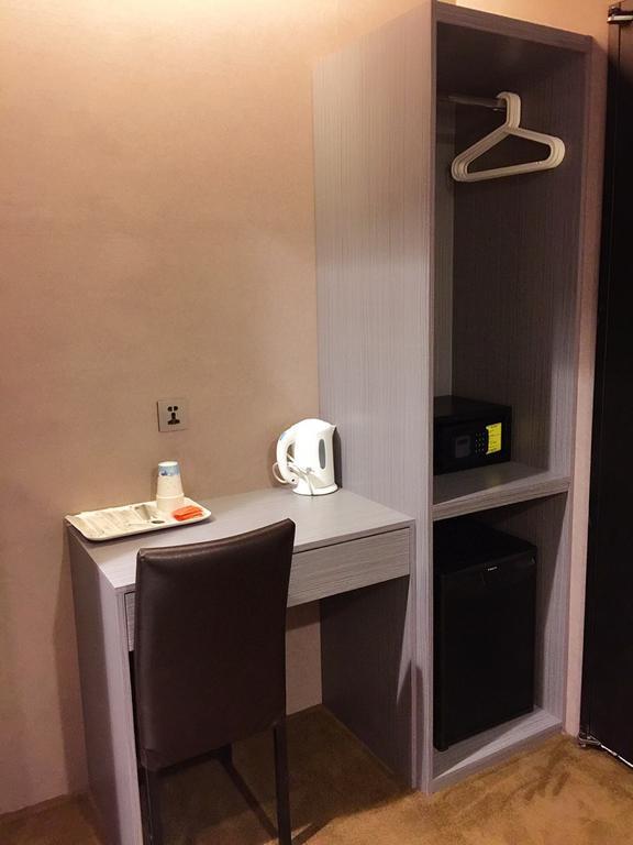 Ximen 101 - S Hotel Тайпей Екстериор снимка